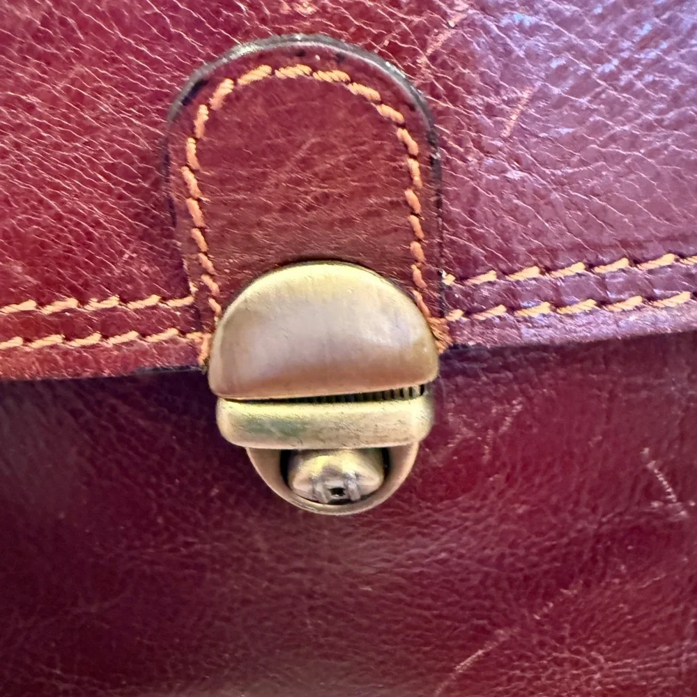 Artisan Craftsmanship, timeless luxury made in Italy Old Angler Firenze bag